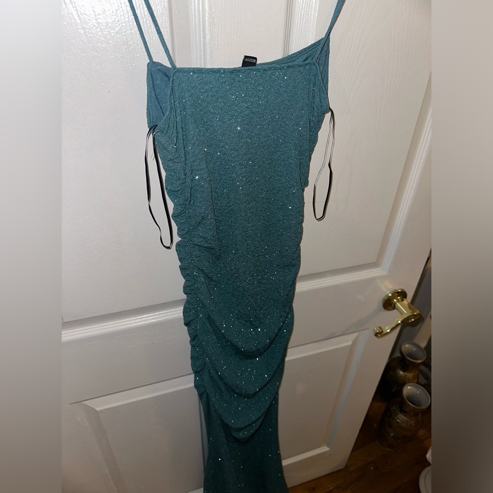 Dress - Picture 8 of 8